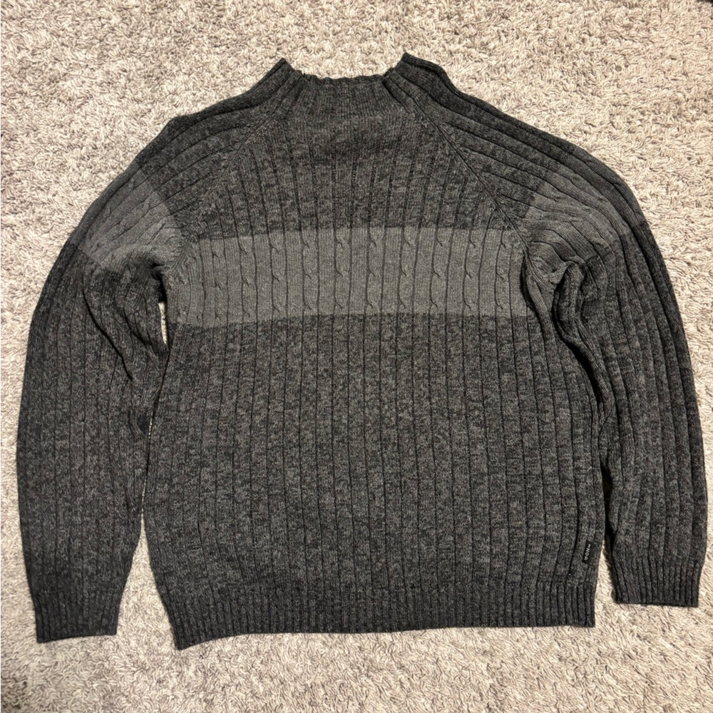 Izod Men's Dark Gray Crewneck Sweater